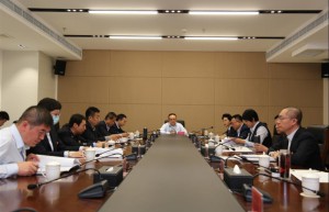 女副局长李少莉公开露面 此前疫情发布会“疑戴3万元耳钉”引关注
