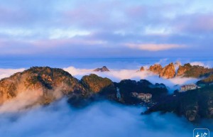 黄山一酒店大厅挤满过夜游客 景区提醒：出游前请做好规划