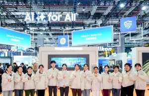 走“新”更走“心”，进博会三星AI“圈粉”青少年