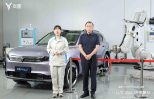 30小时1万次开关表现如一，岚图FREE+同级唯一全系标配四电吸门