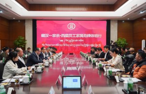 从山之南到湖之北 48名藏族家属跨越3600公里来“探亲”